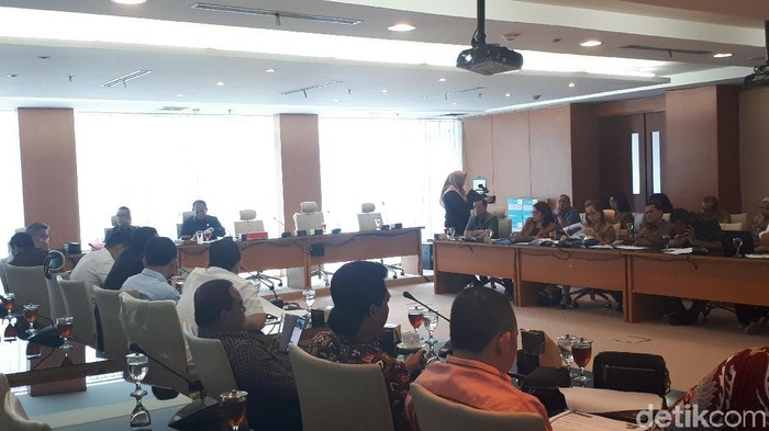 Haris Fadhil-detikcom/  Komisi B DPRD Sumatera Utara (Sumut) menggelar rapat bersama Dinas Kebudayaan dan Pariwisata Sumut membahas penyelenggaraan Festival Danau Toba.