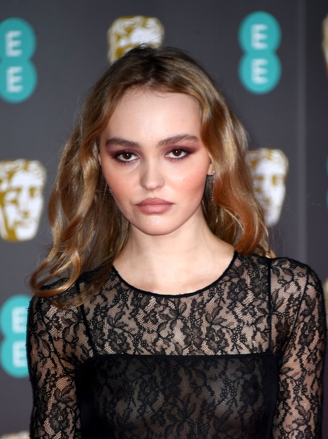 Lily-Rose DeppAnak sulung Johnny Depp dan Vanessa Paradis jadi perbincangan karena tidak menolak disebut nepo baby. Beberapa model bahkan sampai ikut angkat bicara dan mengaku tidak setuju dengan pendapatnya. Lily-Rose sendiri mengawali karier sebagai model dan kini mulai aktif sebagai aktris. Foto: Gareth Cattermole/Getty Images