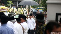 Presiden Jokowi melayat di rumah duka, Jl Bangka Raya Nomor 2C, Kecamatan Mampang Prapatan, Jakarta Selatan, Senin (3/2/2020) pagi.