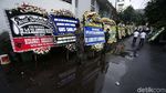Banjir Karangan Bunga di Rumah Gus Sholah