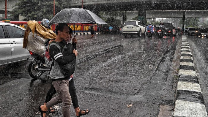 BMKG memprediksi puncak musim hujan 2020 di Jakarta baru terjadi pada Februari dan Maret mendatang.
