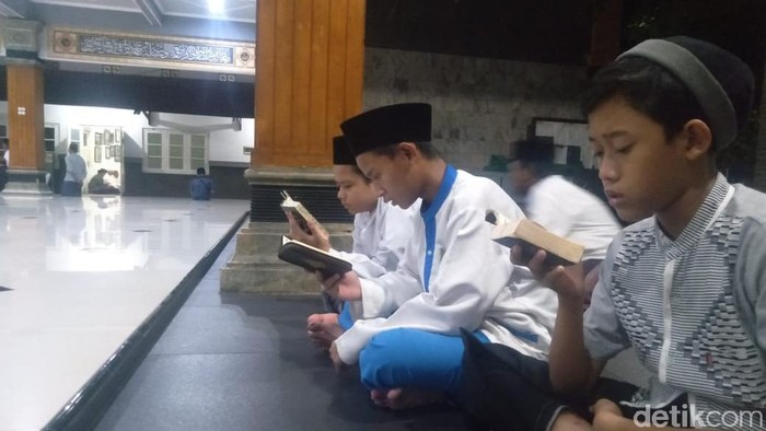 gus sholah wafat