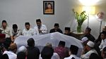 FOTO: Rumah Duka Gus Sholah Terus Dipadati Pelayat