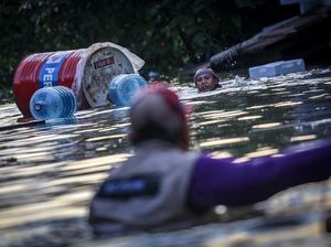 Potret Banjir Setinggi 2 Meter di Periuk Tangerang