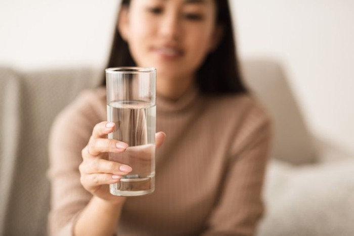 Minum air putih Minum air putih