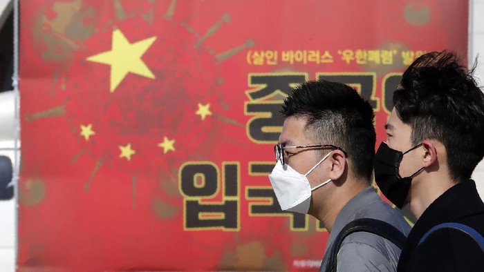 Wabah virus Corona dari China memang cukup membuat warga di seluruh penjuru dunia harus bersiap siaga. Pasalnya, hingga kini ratusan korban jiwa telah menjadi korbannya.