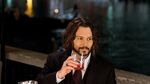 Lihat Lagi Gaya Keren Johnny Depp Saat Ngopi dan Ngemil Cokelat