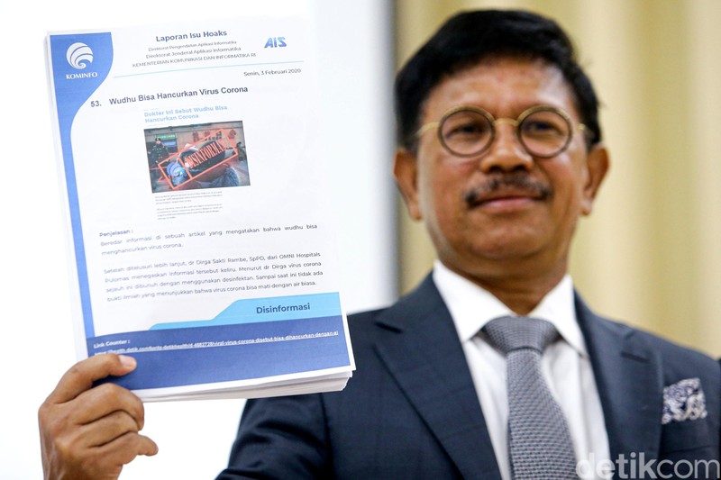 Kominfo Johnny G Plate peringatkan masyarakat terkait hoax penyebaran virus corona. Sebanyak 54 kasus sudah dilaporkan.