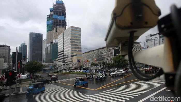 Sistem tilang elektronik untuk kendaraaan roda dua sudah diberlakukan. Meski demikian, masih banyak para pengendara yang melanggar lalu lintas.