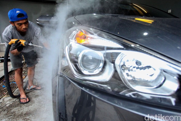 Jaman now, nggak cuma manusia yang bisa mandi sauna. Mobil pun sekarang bisa mandi uap ala manusia. Penasaran?