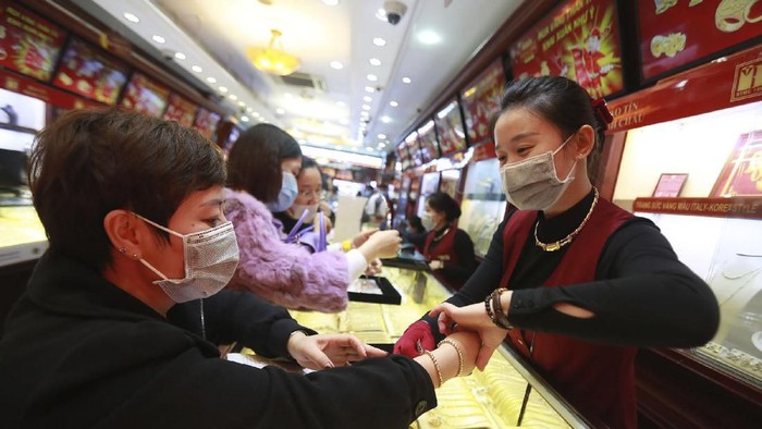 Potret Wabah Corona yang Mengancam ke Seluruh Penjuru Dunia Wabah virus Corona dari China memang cukup membuat warga di seluruh penjuru dunia harus bersiap siaga. Pasalnya, hingga kini ratusan korban jiwa telah menjadi korbannya.