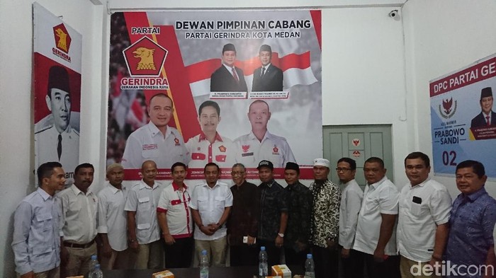 Ahmad Arfah-detikcom/ GNPF Sumut dengan Pengurus DPC Gerindra Medan, Senin (3/2/2020)