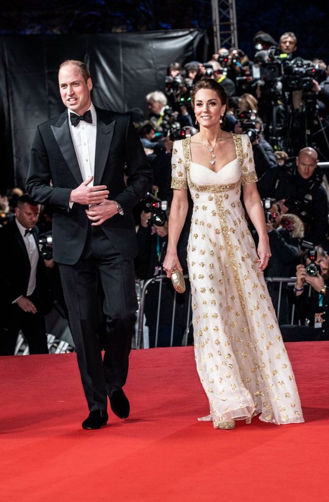 Perhalatan British Academy Film Awards (BAFTAs) ke-73 di London, Inggris, Minggu (2/2/2020), bertaburan bintang. Pangeran William dan Kate Middleton pun ikut menghadiri ajang yang disebut-sebut Oscar-nya insan perfilman Inggris itu. (Foto: Getty Images)