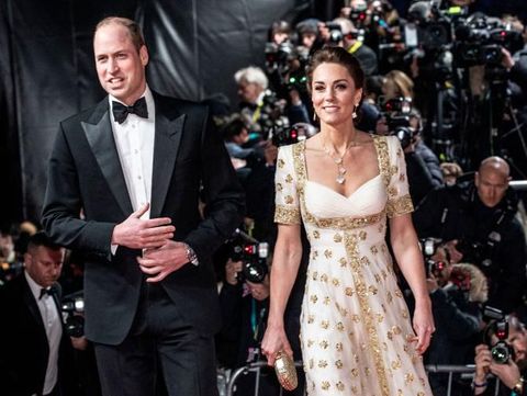 Kate Middleton di BAFTAs LONDON, ENGLAND - FEBRUARY 02: BAFTA winner Renee Zellweger and Catherine, Duchess of Cambridge speak at the EE British Academy Film Awards 2020 at Royal Albert Hall on February 2, 2020 in London, England. (Photo by Jeff Gilbert - WPA Pool / Getty Images)