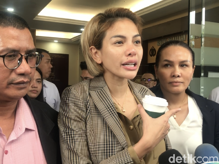 Nikita Mirzani dilimpahkan ke Kejaksaan.