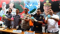 Pengungkapan itu dilakukan Direktorat Narkoba Polda Metro Jaya bersama Bea Cukai DKI Jakarta. Kabid Humas Polda Metro Jaya Kombes Yusri Yunus menyebut kasus itu bermula pada pertengahan Januari 2020 saat Bea Cukai DKI Jakarta memberikan informasi tentang adanya narkotika yang akan masuk melalui paket pos.