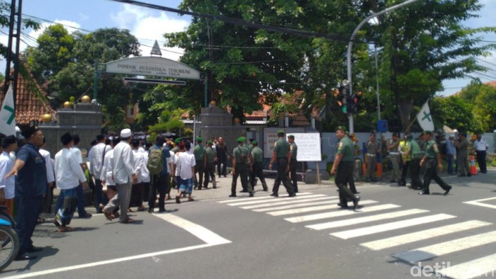 300 Personel Polisi Diterjunkan Amankan Pemakaman Gus Sholah di Jombang