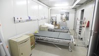 Terdapat dua ranjang di dalam salah satu kamar pasien yang ada di RS Huoshenshan ini. Foto: Chinatopix via AP