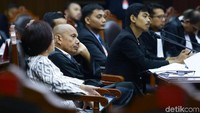 Sedangkan berdasarkan UUD 1945, salah satu hal mendasar adalah mengubah struktur kelembagaan. 