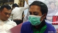 Susanto dihadirkan dalam jumpa pers di Mapolrestabes Semarang, Senin (3/2/2020). Dia dihadirkan dengan mengenakan baju tahanan warna biru, bermasker dan dua tangannya diborgol.