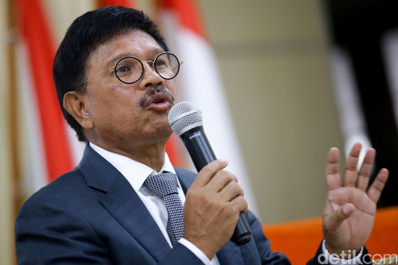 Kominfo Johnny G Plate peringatkan masyarakat terkait hoax penyebaran virus corona. Sebanyak 54 kasus sudah dilaporkan.