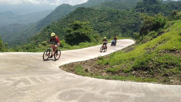 Gowes Hingga ke Atas Awan di Puncak Gunung Gajah