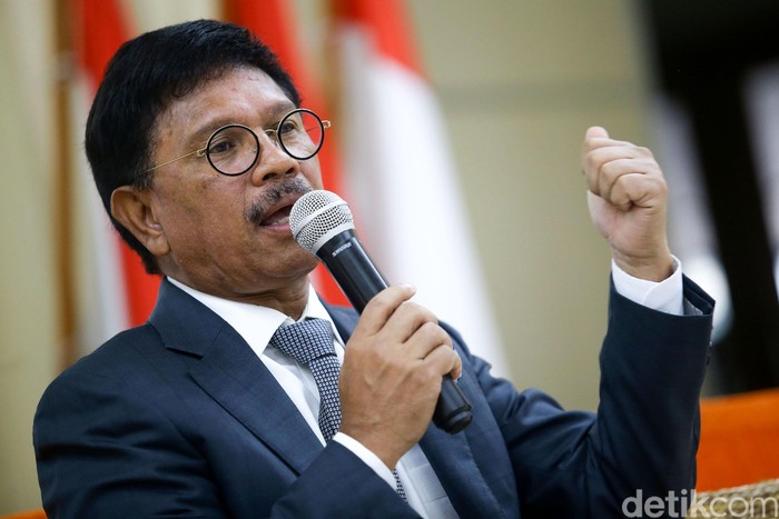 Kominfo Johnny G Plate peringatkan masyarakat terkait hoax penyebaran virus corona. Sebanyak 54 kasus sudah dilaporkan.