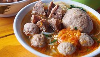 Bakso Rusuk Samanhudi di Sawah Besar, Jakarta Pusat, tak hanya punya rusuk yang enak saja, tapi bakso merconnya juga melimpah. Foto: Instagram @baksorusuksamanhudi