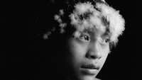 Suku asli Amazon memang sangat rentan terhadap infeksi virus dari dunia luar, karena secara historis mereka sudah sangat terisolasi. Apalagi mereka jauh dari fasilitas kesehatan. (Claudia Andujar/BBC)