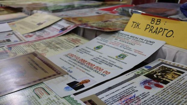 Barang bukti dokumen palsu yang disita polisi dari tersangka Ketua Umum IMD di kasus King of The King Tangerang