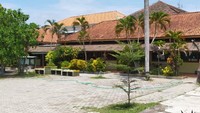 Sekolah ini tampak sepi karena 780 siswanya diliburkan.