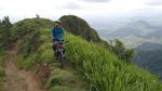 Gowes Hingga ke Atas Awan di Puncak Gunung Gajah