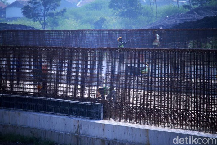 Progres Terkini Pembangunan Stasiun Kereta Cepat Tegalluar Stasiun Tegalluar yang merupakan stasiun akhir dari jalur Kereta Cepat Jakarta-Bandung (KCJB). Pembangunan stasiun ini terus dikebut.