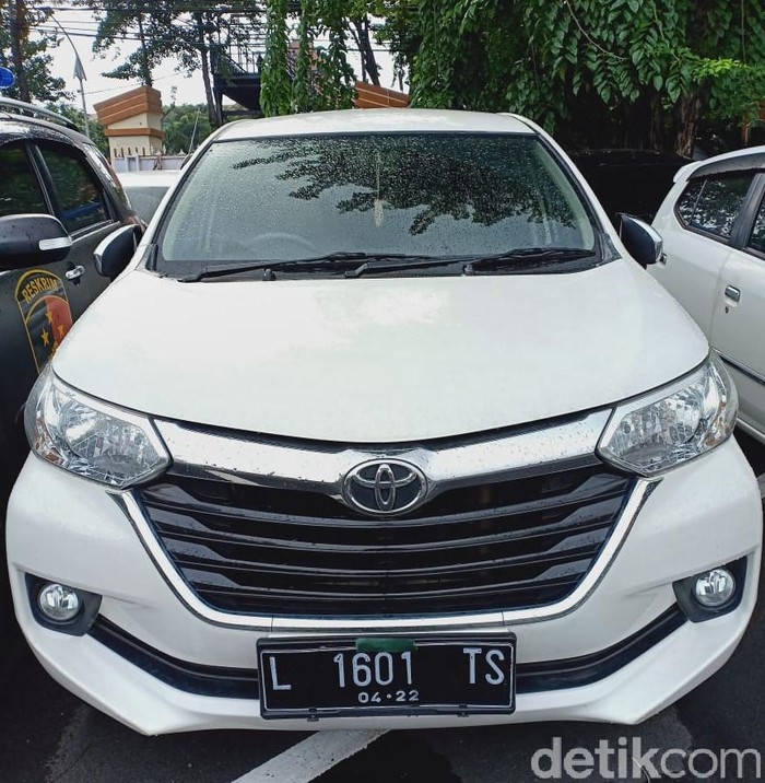 Polisi Temukan Mobil Berplat Palsu di Jalanan Surabaya