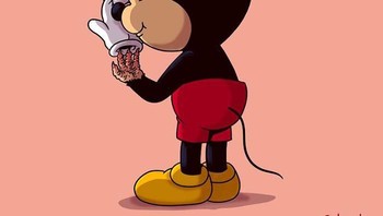 Rahasia menyeramkan dibalik sarung tangan Mickey Mouse. Foto: Alex Solis/Bored Panda