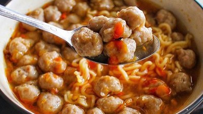 20 Bakso Kerikil dan Mercon Ada di Sini