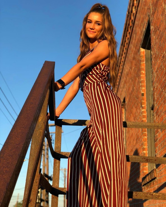 Aku merasa seperti aku tidak pernah cukup baik untuk orang-orang. Orang selalu bilang mereka pikir aku kaya dan hidupku sempurna karena media sosial tapi kenyataannya, ketika kecil, aku tidak memiliki itu, Foto: Instagram @morgannlyn