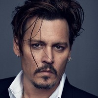 Johnny Depp awalnya bercita-cita jadi musisi tapi nasib berkata lain. Sempat bekerja sebagai sales pulpen, dia menjajal peruntungannya di dunia akting, setelah Nicholas Cage memperkenalkannya ke agensi. Peran pertama Johnny Depp sebagai aktor dapat dilihat di film A Nightmare n Elm Street. Sepanjang karier aktingnya, Depp tidak pernah mengambil sekolah maupun kursus akting. Foto: Istimewa