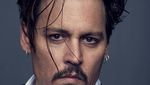 Lihat Lagi Gaya Keren Johnny Depp Saat Ngopi dan Ngemil Cokelat