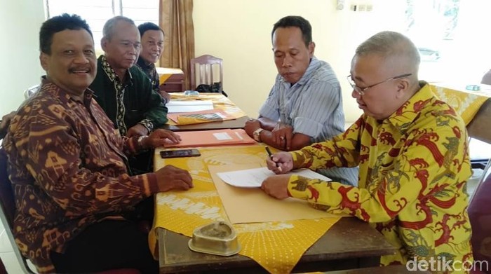 Bupati Petahana Suharsono daftar cabup Bantul ke Golkar, Senin (3/2/2020)