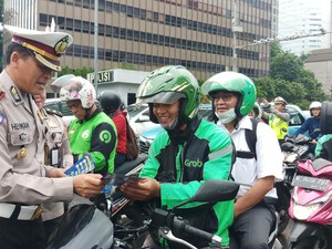 Ajak Pemotor Tertib Berkendara, Polisi Sosialisasikan E-TLE di Thamrin