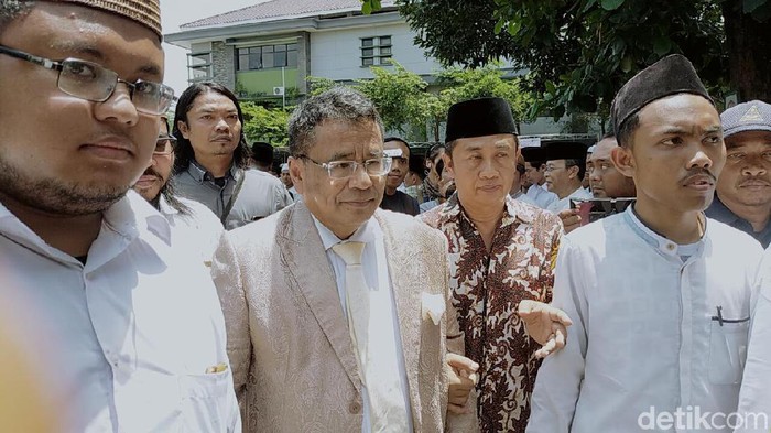 sosok Gus Sholah di Mata Hotman Paris sosok Gus Sholah di Mata Hotman Paris