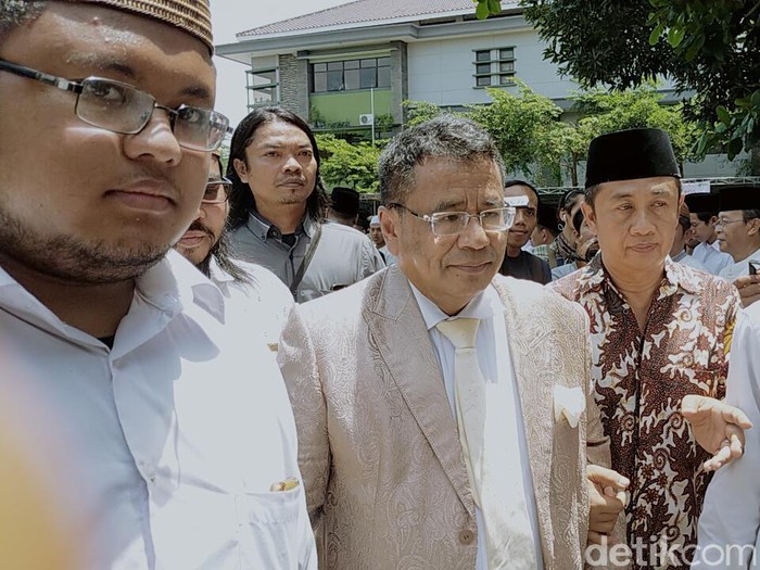 sosok Gus Sholah di Mata Hotman Paris sosok Gus Sholah di Mata Hotman Paris