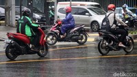 Terkait tilang elektronik ini, ada 5 jenis pelanggaran yang bisa membuat pemotor dikenai tindakan dan hukuman.