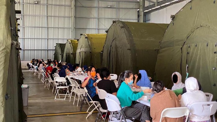 Kegiatan para WNI yang menjalani karantina di Natuna (Foto: Kemenkes dr Achmad Yurianto)