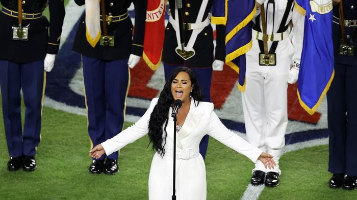 MIAMI, FLORIDA - FEBRUARY 02: Singer Demi Lovato performs the national anthem prior to Super Bowl LIV between the San Francisco 49ers and the Kansas City Chiefs at Hard Rock Stadium on February 02, 2020 in Miami, Florida.   Elsa/Getty Images/AFP