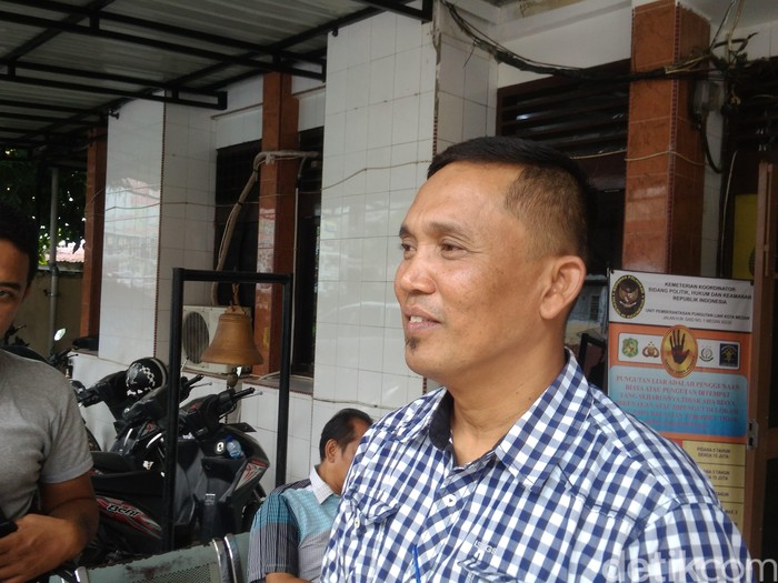 Datuk Haris Molana-detikcom/ Guru yang melapor ke Polsek Medan Area karena dipukul dan motor dirusak