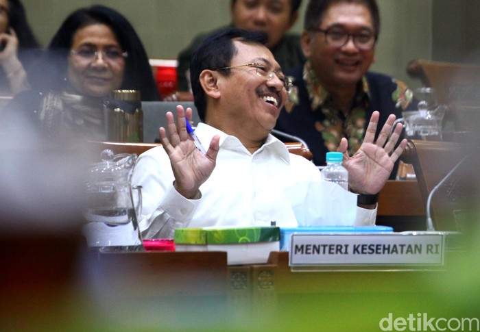Ekspresi Menkes soal Korona 'Komunitas Rondo Mempesona' Anggota Komisi IX Ribka Tjiptaning dari Fraksi PDIP berbicara soal singkatan 'korona' yakni komunitas rondo mempesona.