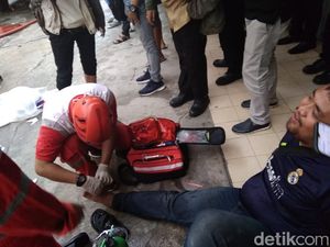 Bantu Padamkan Kebakaran Tanah Abang, Pemuda Terkena Pecahan Kaca