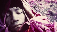 Suku ini memiliki tradisi halusinasi menggunakan bubuk Yakoana adalah bubuk yang diekstrak dari pohon virola. Tradisi halusinasi ini digunakan untuk menyembuhkan penyakit hingga merayakan sesuatu. (Claudia Andujar/BBC)
